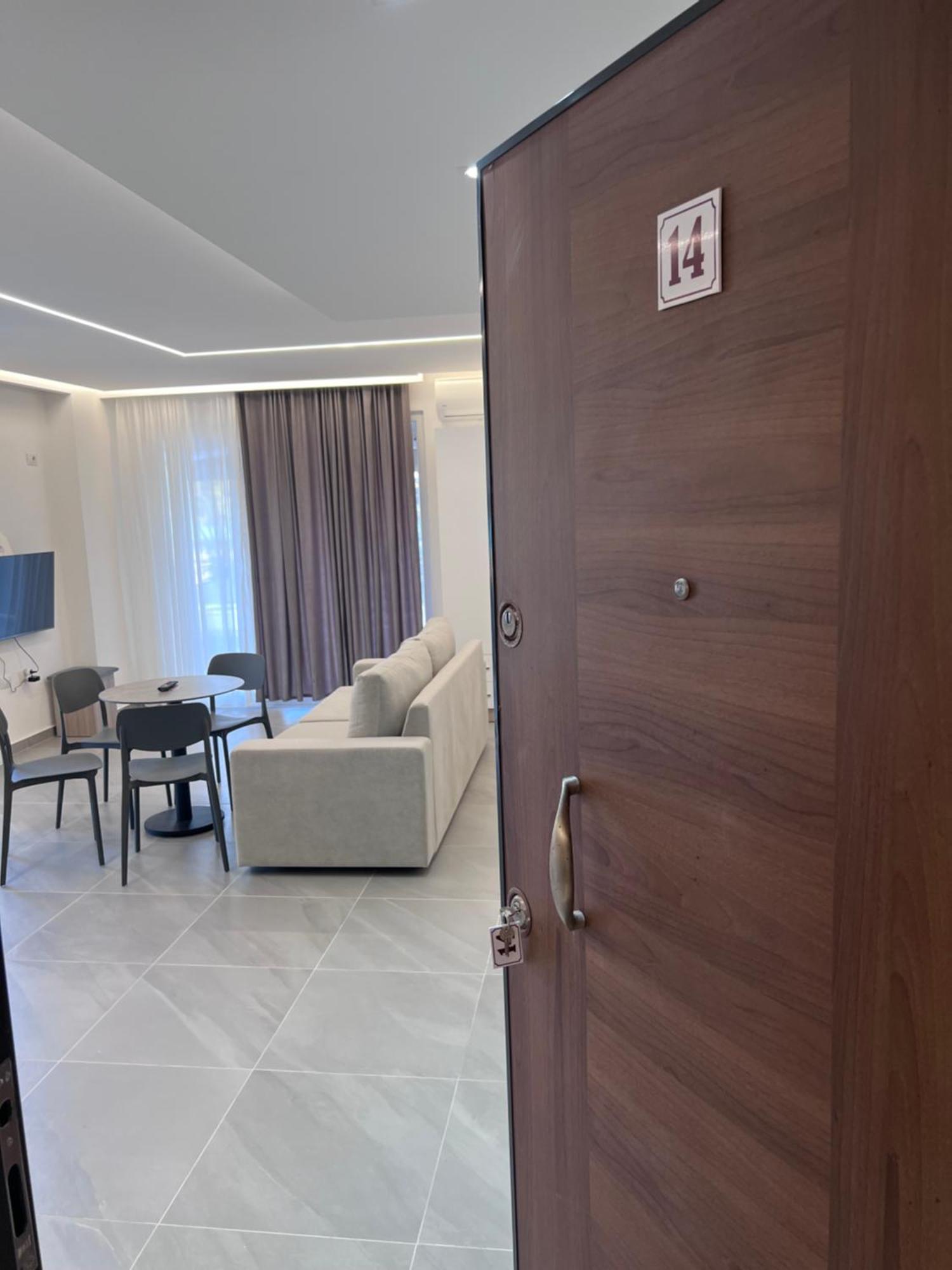 D&D Hotel Shengjin Bagian luar foto