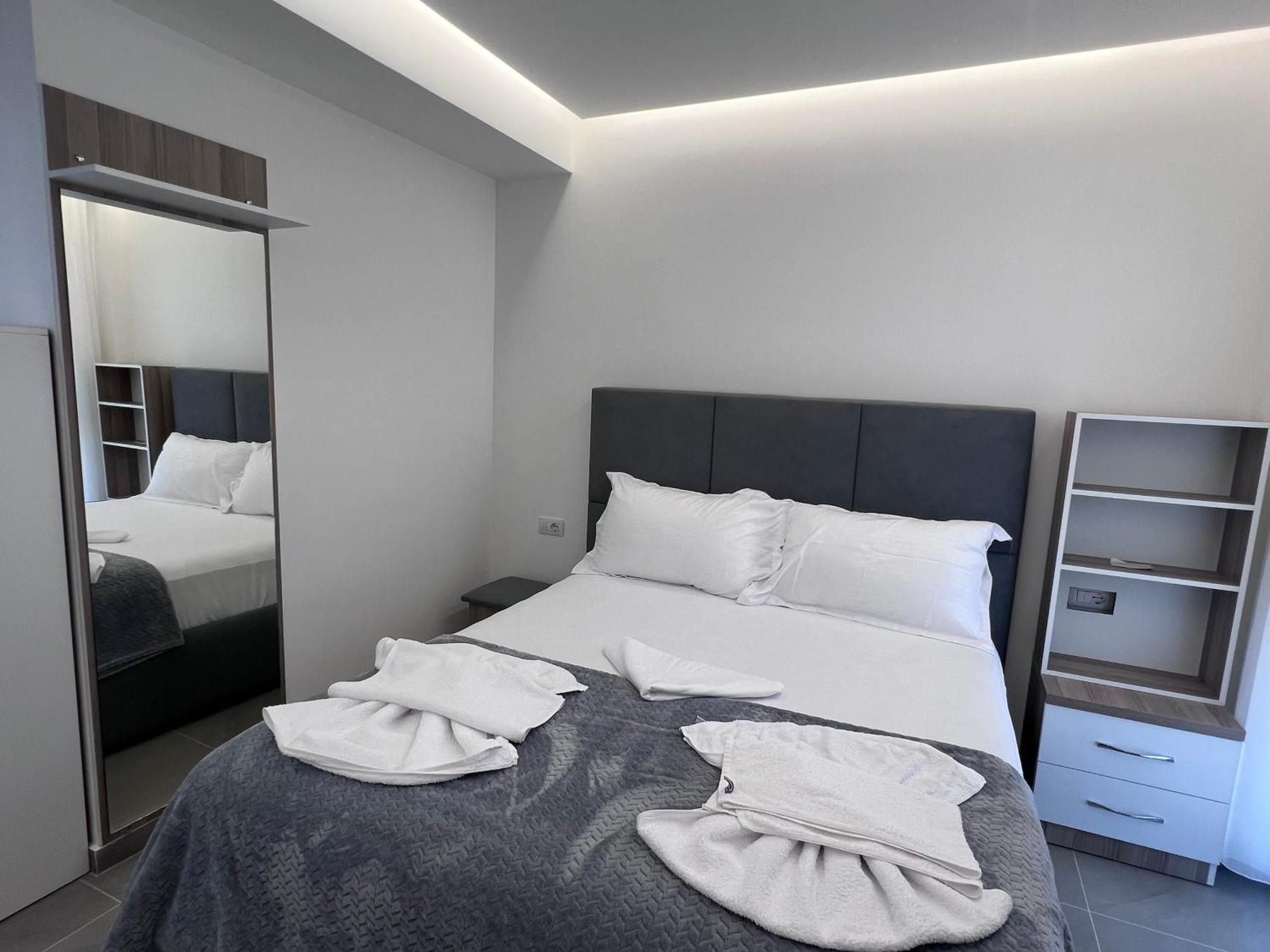 D&D Hotel Shengjin Bagian luar foto