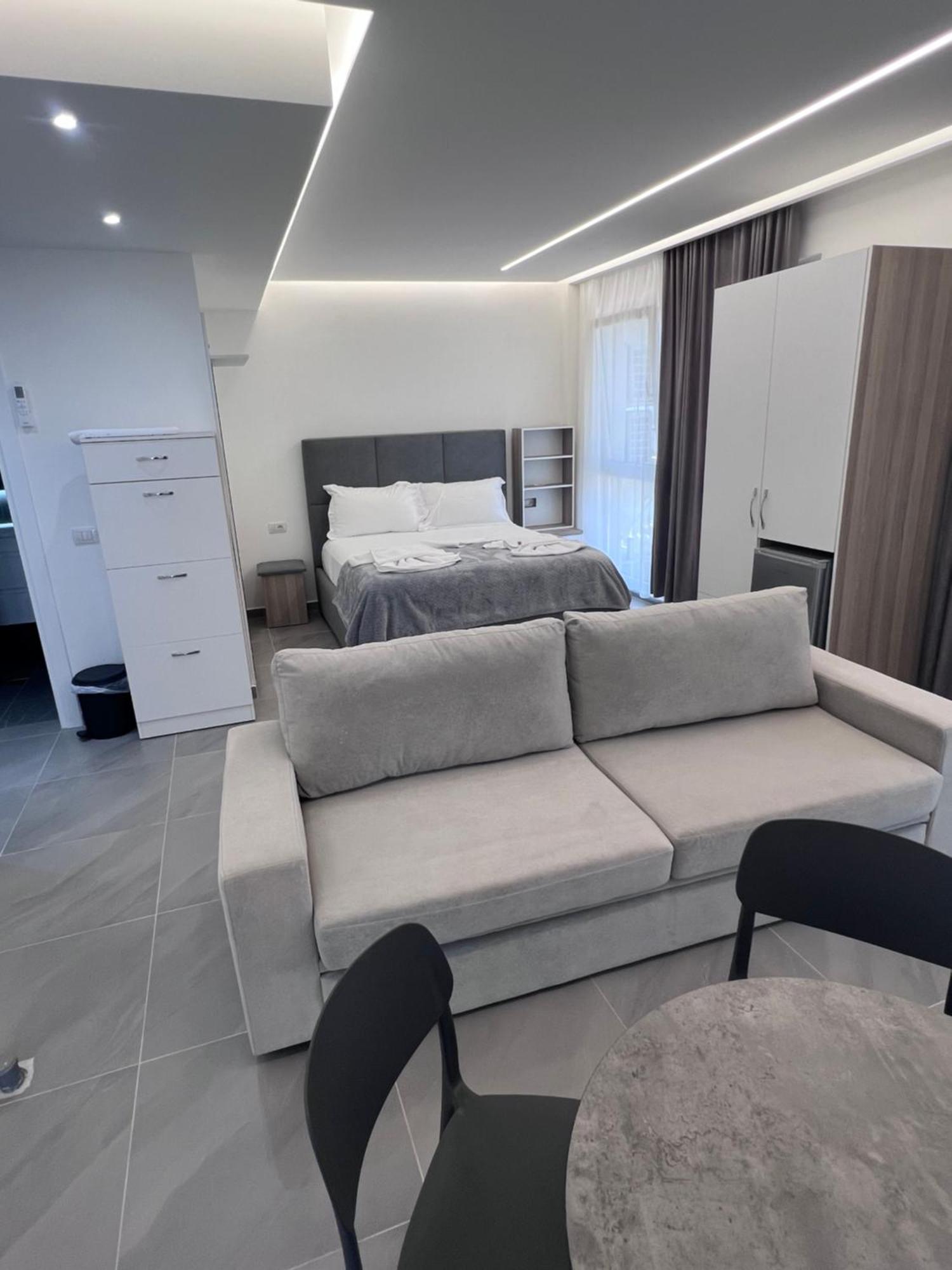 D&D Hotel Shengjin Bagian luar foto